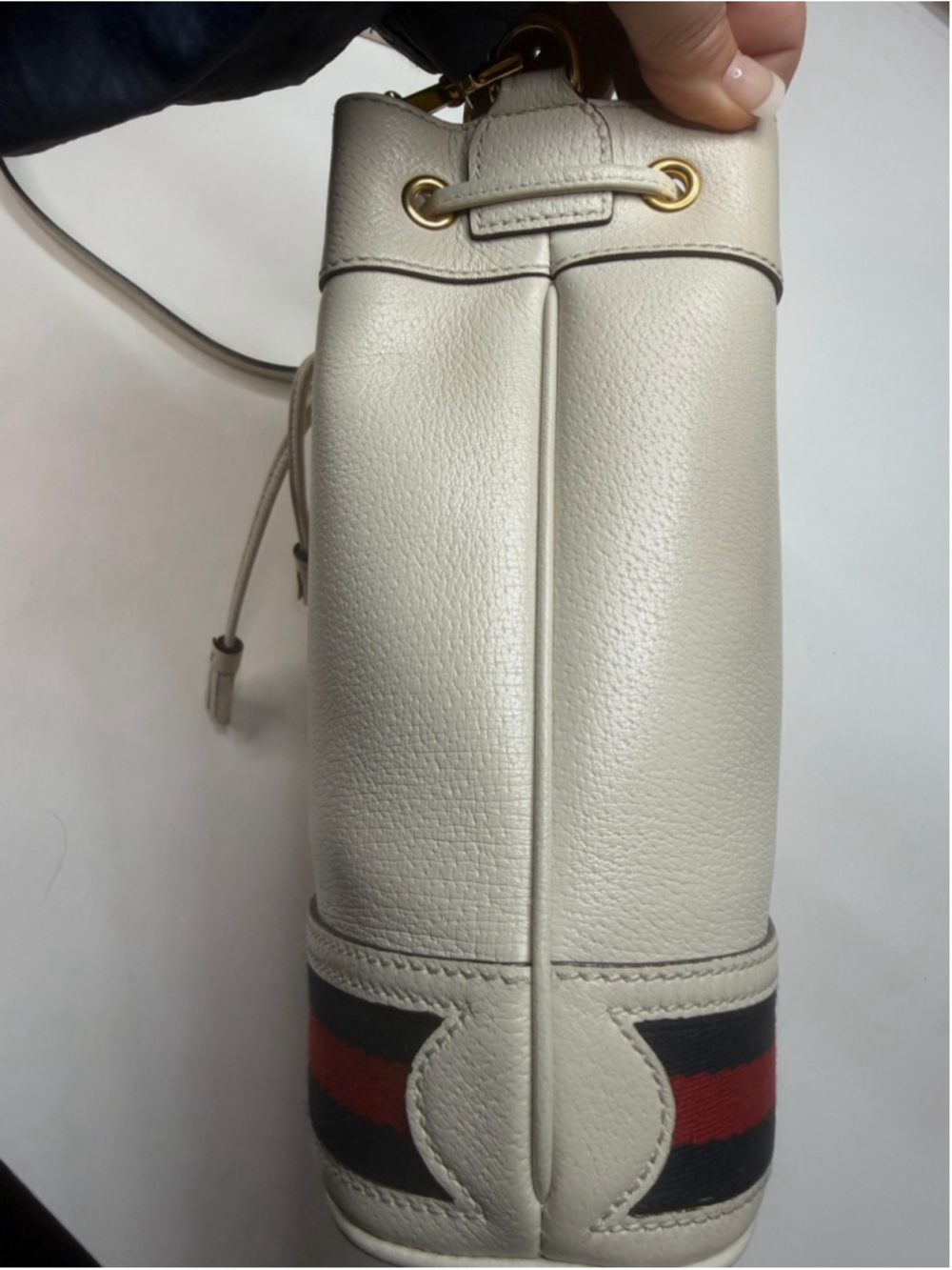 Women's Gucci Winter White Leather Bucket Bag, One Size - Picture 7 of 13